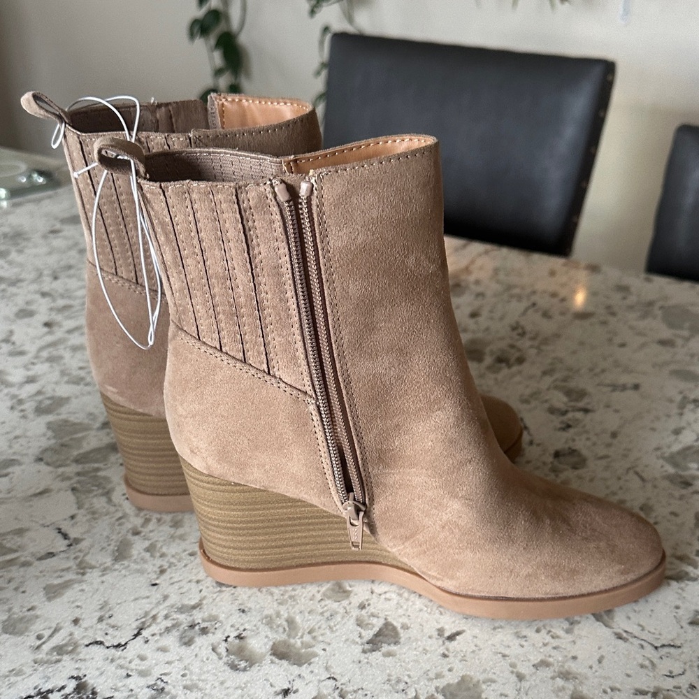 NWOT Stylish Tan Wedge Universal Thread Ankle Boots